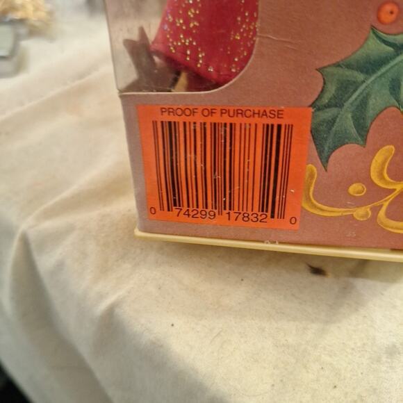 Happy Holidays 1997 Barbie Doll Special Edition Gold Box Hallmark Keepsake - Picture 8 of 8